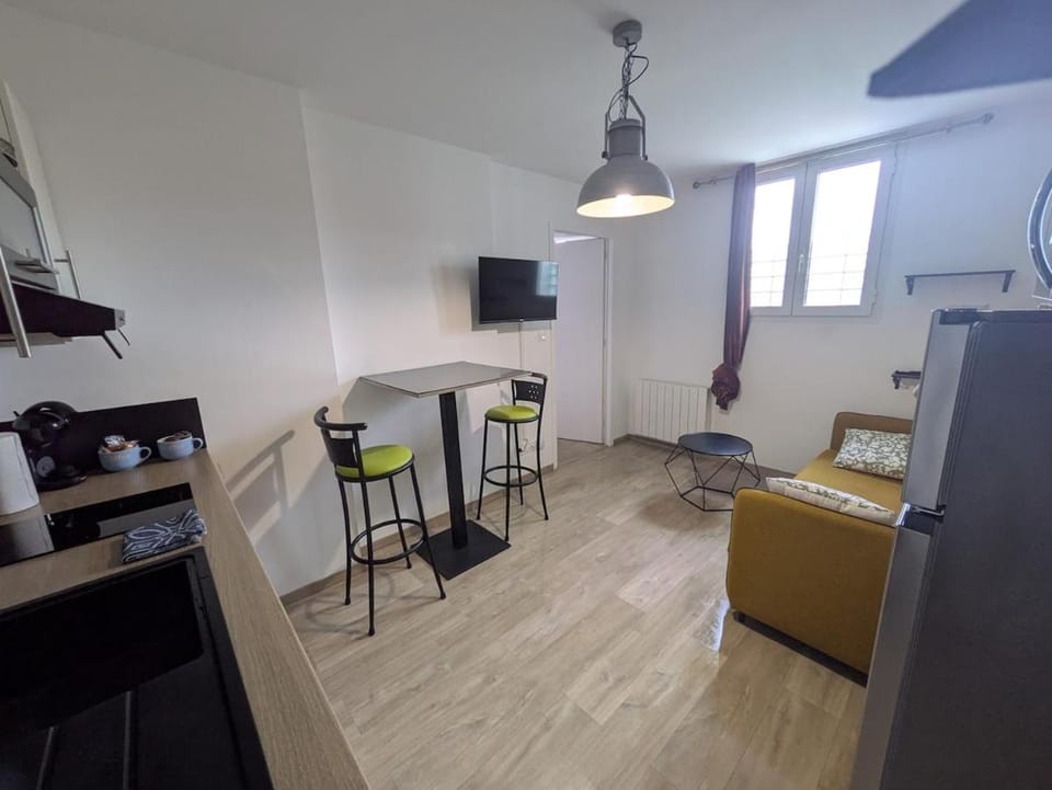 ROSE - Appartement entier tout confort et moderne Hyper centre d'ERNÉE Apartment in Pays de la Loire