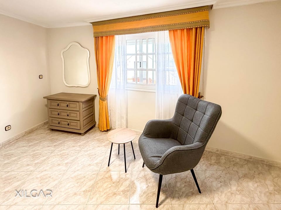 Photo of the whole room, wardrobe