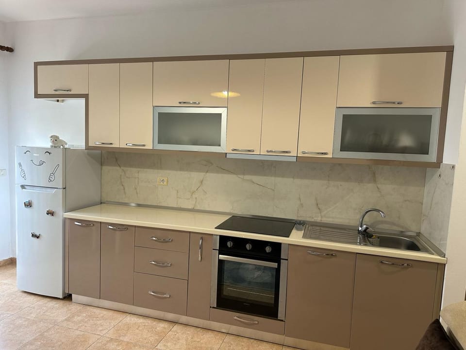 Kitchen or kitchenette, oven