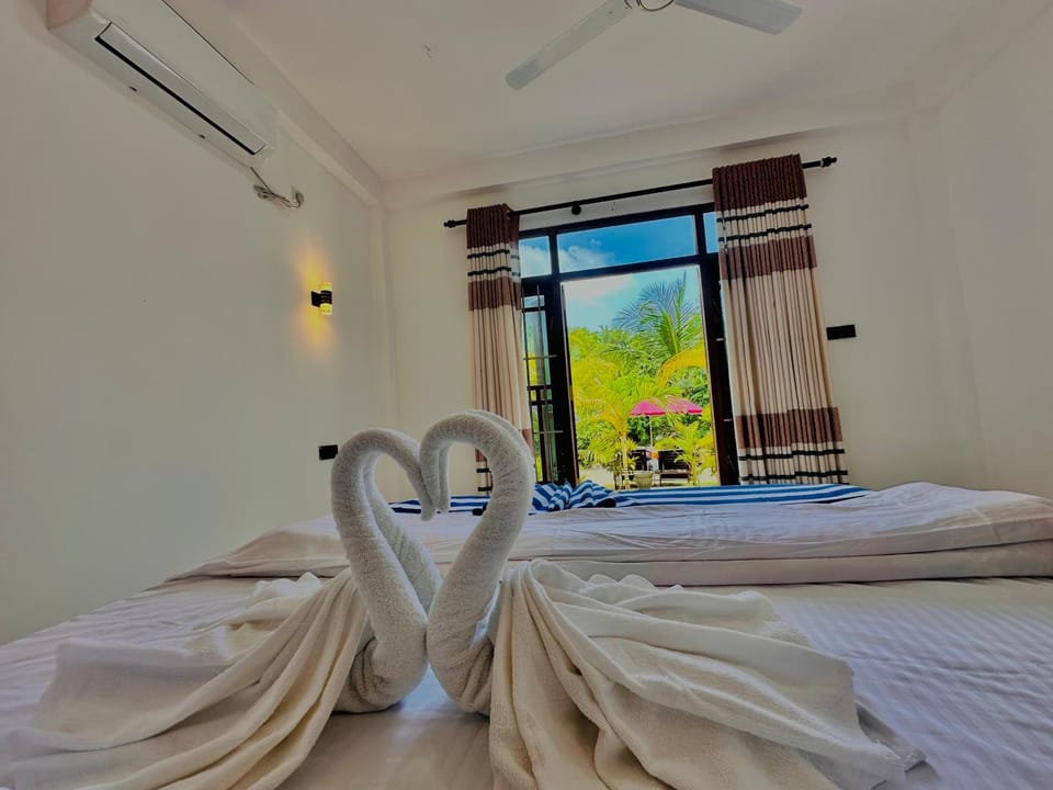 Bed, Photo of the whole room, Bedroom, fireplace, towels, air conditioner