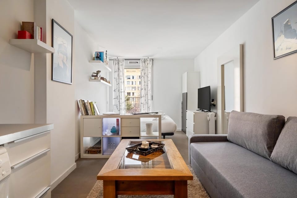 apartamento en las tablas con garaje y piscina ALQUILER TEMPORAL Apartment in Madrid