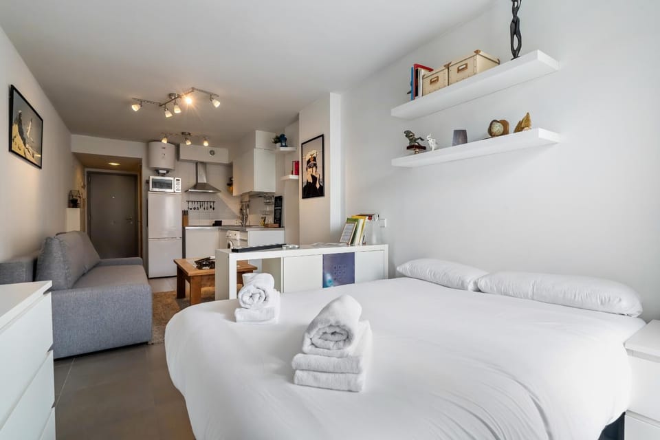 apartamento en las tablas con garaje y piscina ALQUILER TEMPORAL Apartment in Madrid
