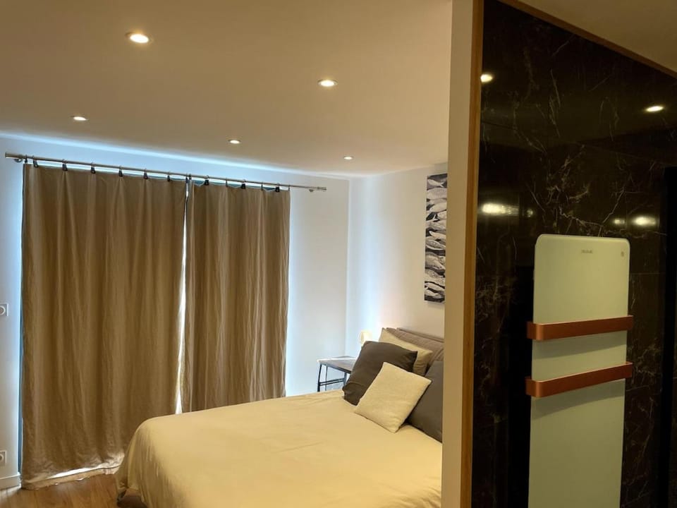 Bed, Photo of the whole room, Bedroom, wardrobe