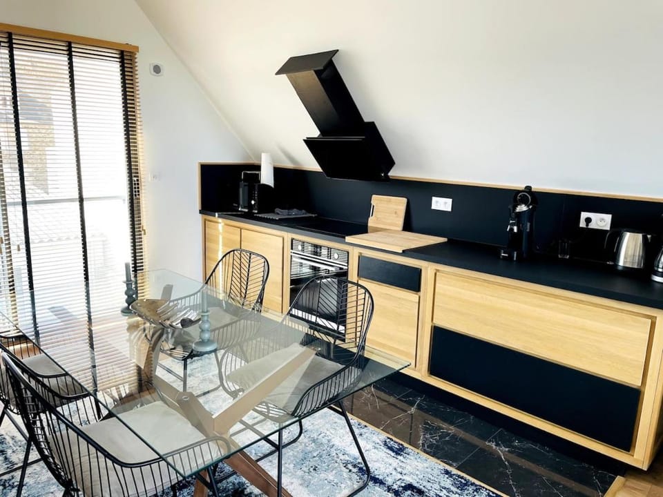 Kitchen or kitchenette, Dining area, dishwasher, oven, stove, toaster