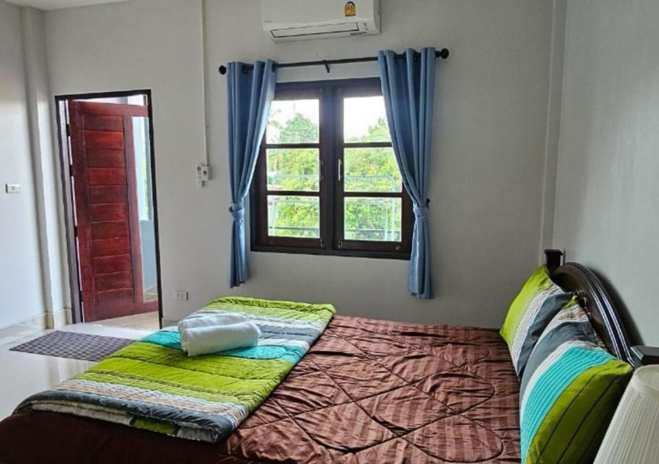 Bed, Photo of the whole room, Bedroom, towels, air conditioner
