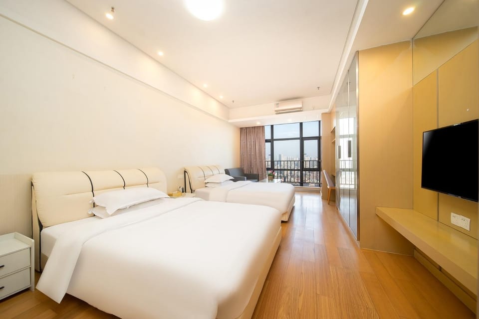 Bed, TV and multimedia, Photo of the whole room, Bedroom