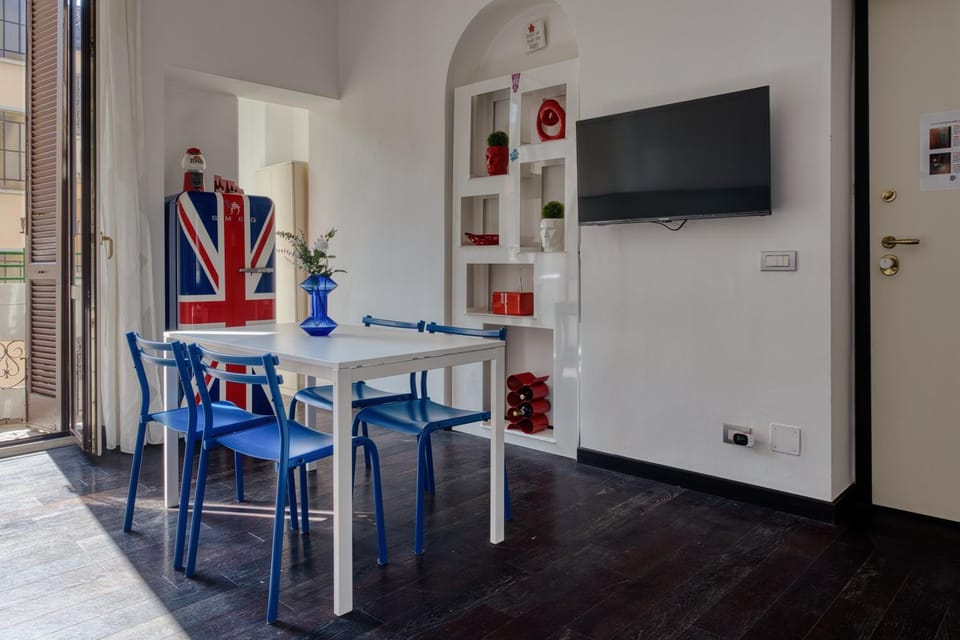 TV and multimedia, Living room, Dining area
