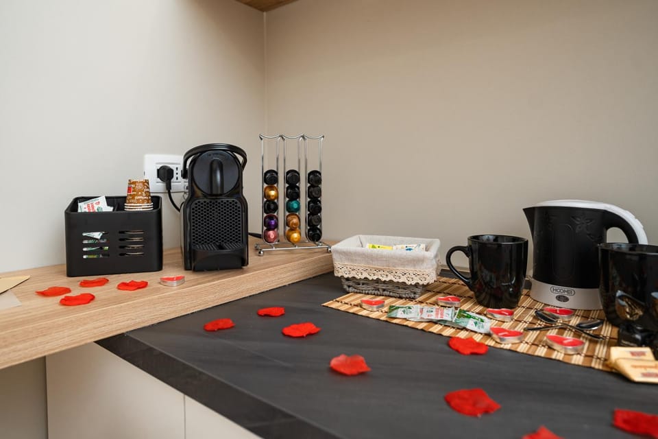 Coffee/tea facilities, Kitchen or kitchenette, Food and drinks, Food