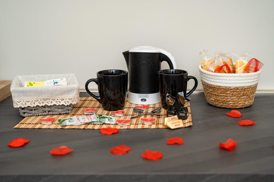 Coffee/tea facilities, Food and drinks, Breakfast