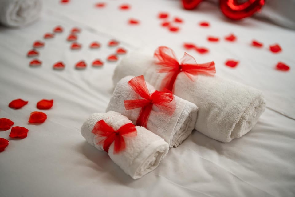 Bed, towels