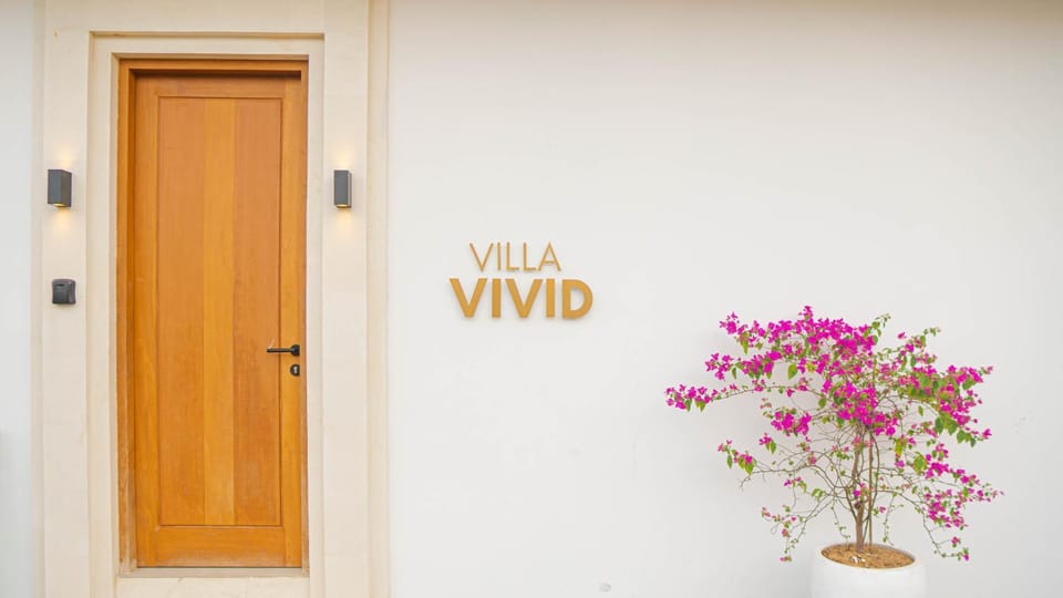 Property building, Facade/entrance, Property logo or sign