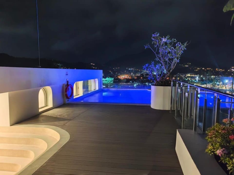 Swimming pool, Swimming pool