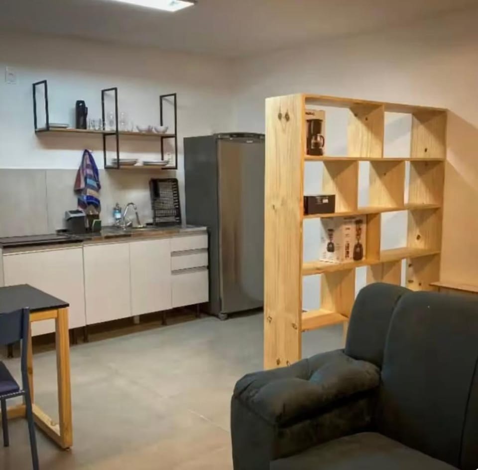 01 - ESTÚDIO MODERNO com Área privativa, Wi-Fi veloz, TV smart, Vaga de garagem, Cozinha completa, próximo a Skema School Apartment in Belo Horizonte