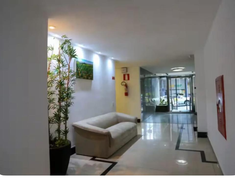 01 - ESTÚDIO MODERNO com Área privativa, Wi-Fi veloz, TV smart, Vaga de garagem, Cozinha completa, próximo a Skema School Apartment in Belo Horizonte