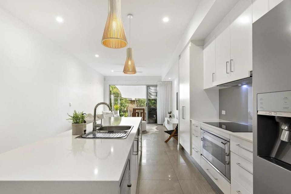 Abbey's Burleigh Haven 2 Min Walk to James Street House in Burleigh Heads