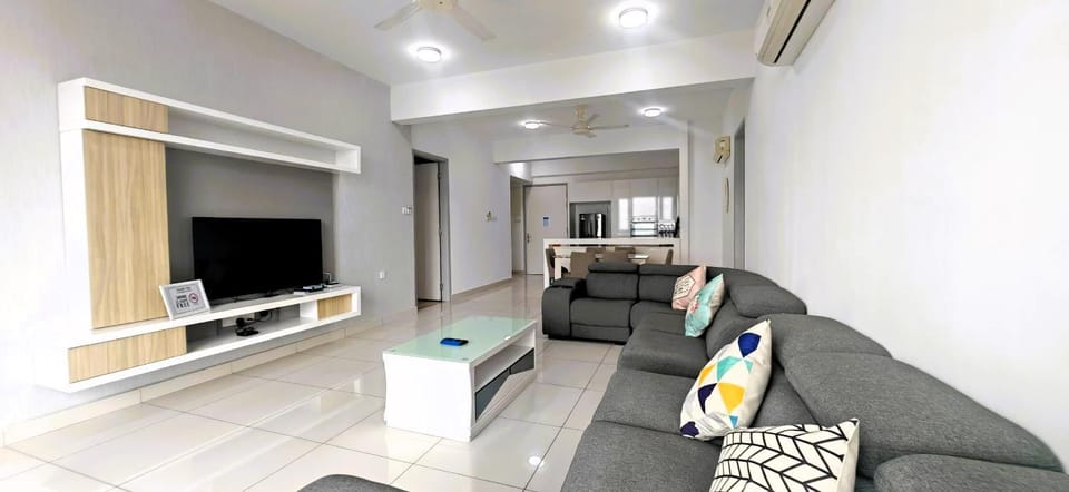 Communal lounge/ TV room, TV and multimedia, Living room, Seating area, Evening entertainment