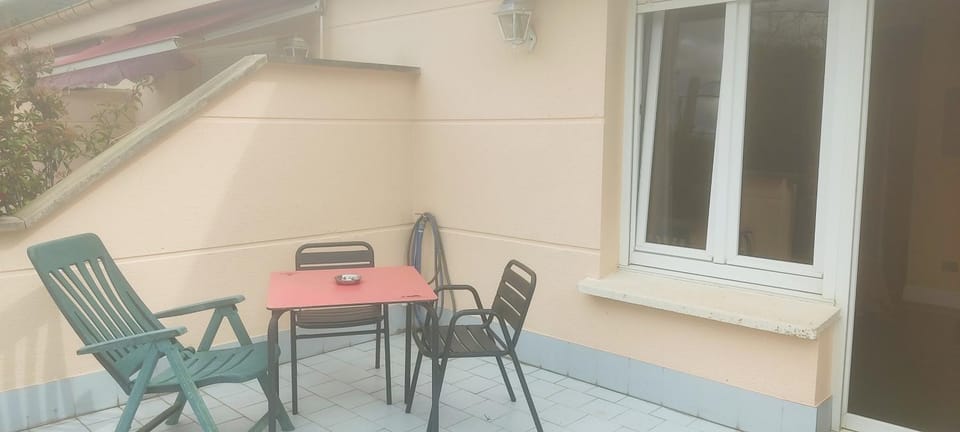 Habitación triple con bañera y terraza HOTEL SUITE MIOÑO Hotel in Castro Urdiales