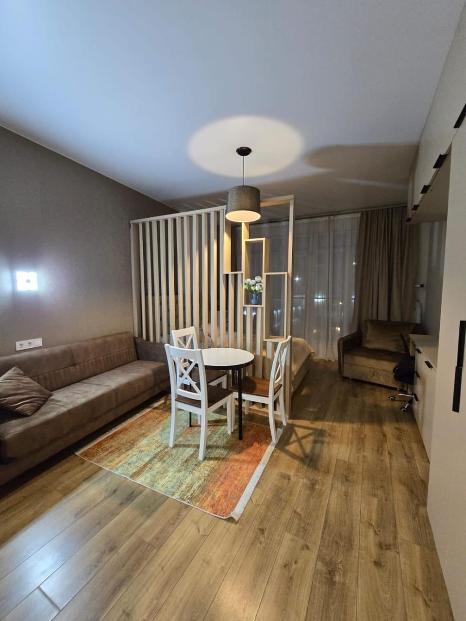 Photo of the whole room, Dining area