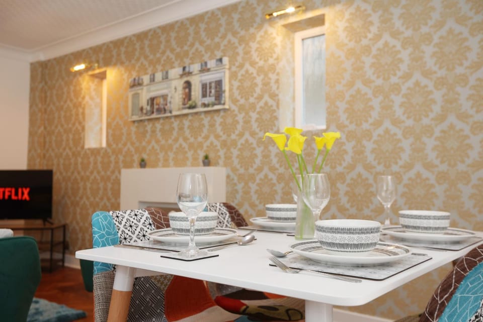 Living room, Seating area, Dining area