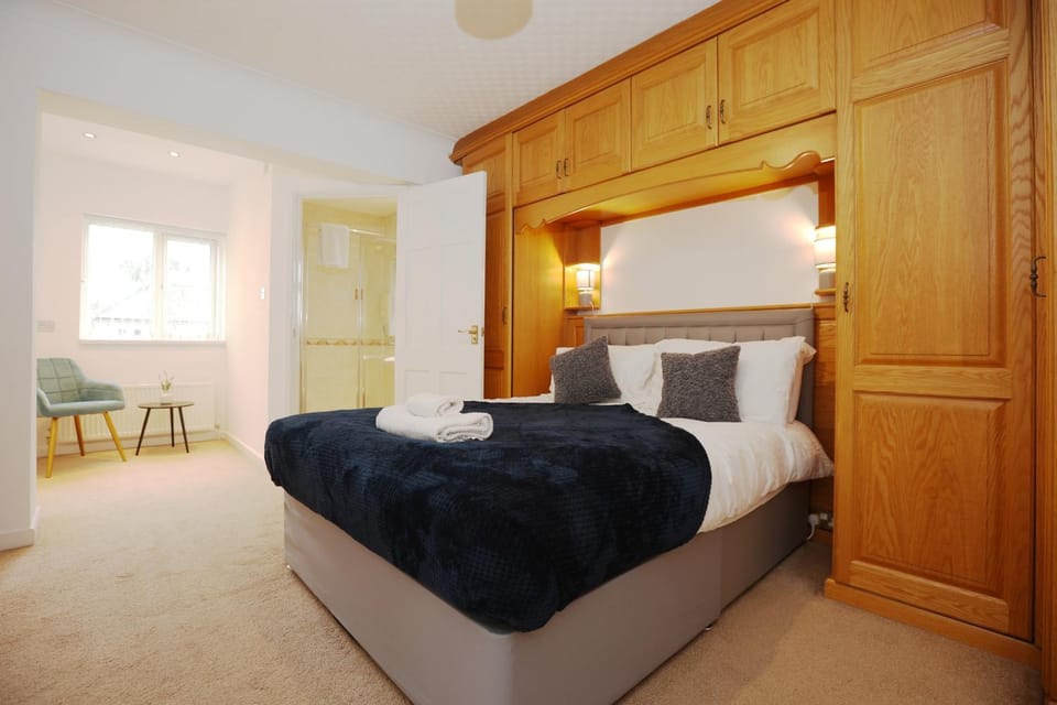 Bed, Bedroom, towels, wardrobe
