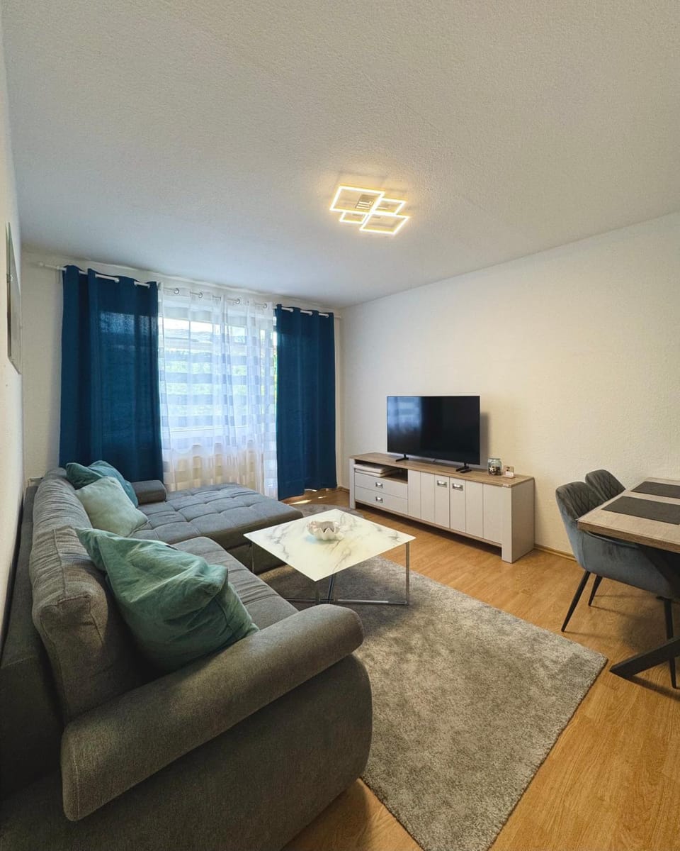 Communal lounge/ TV room, TV and multimedia, Living room, Photo of the whole room, Seating area