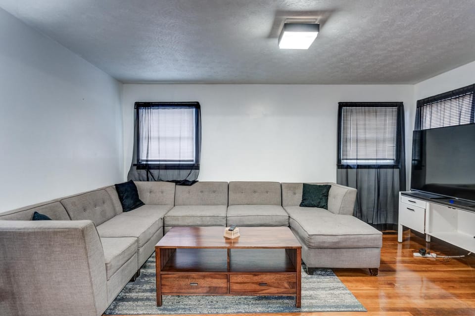 Communal lounge/ TV room, TV and multimedia, Living room, Evening entertainment