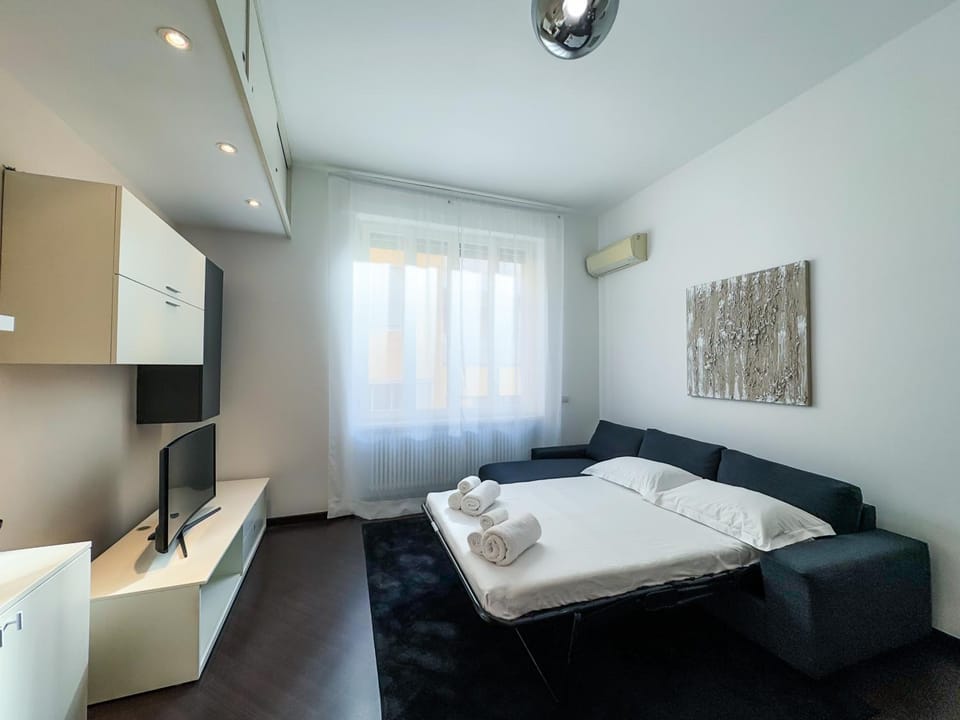 Bed, TV and multimedia, Living room, Seating area, air conditioner