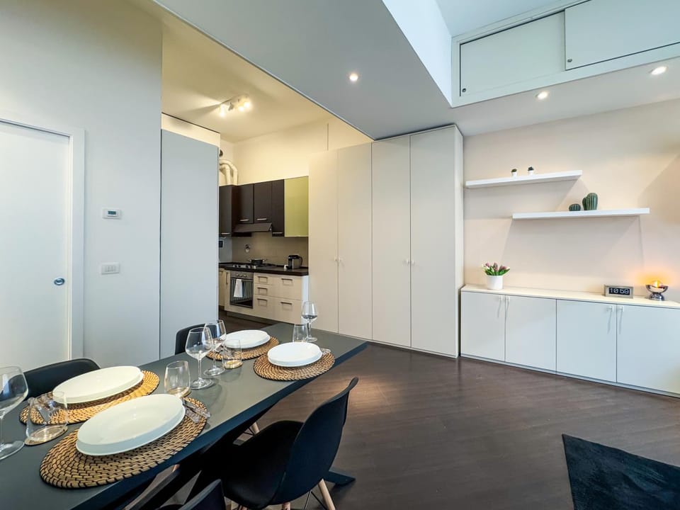 Kitchen or kitchenette, Dining area, oven, stove