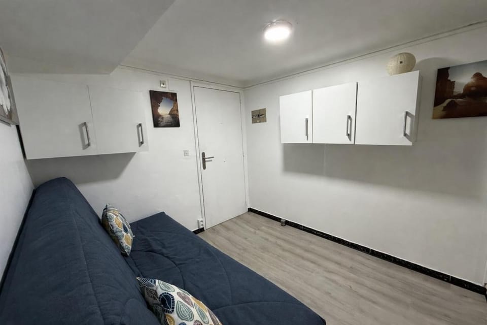 AwayDays - Karina - 1st Sea Line Studio Apartment in Alt Empordà