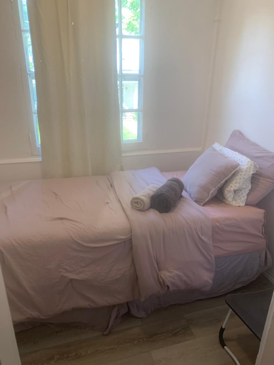 Bedroom, towels