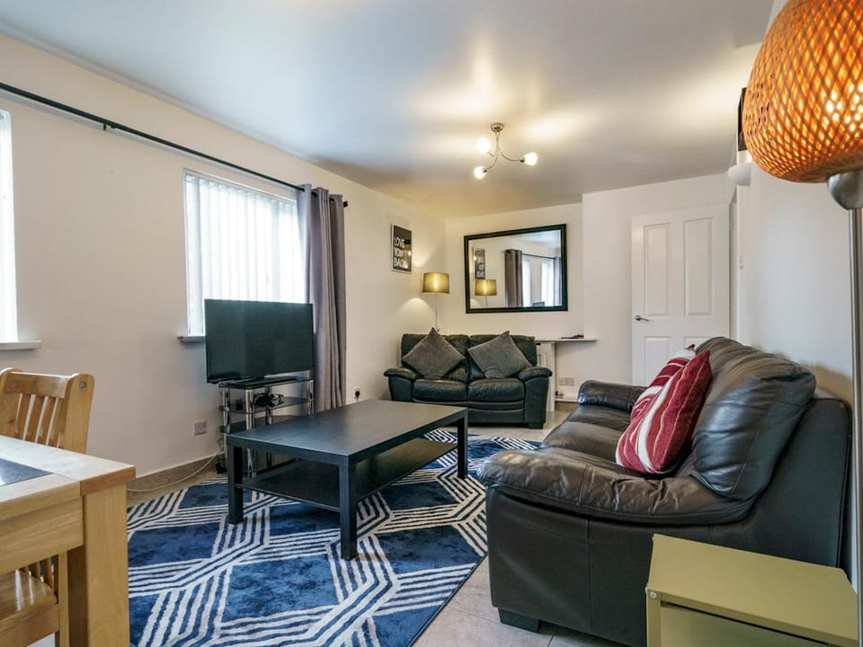 Communal lounge/ TV room, TV and multimedia, Living room, Other, Seating area, Dining area, Evening entertainment