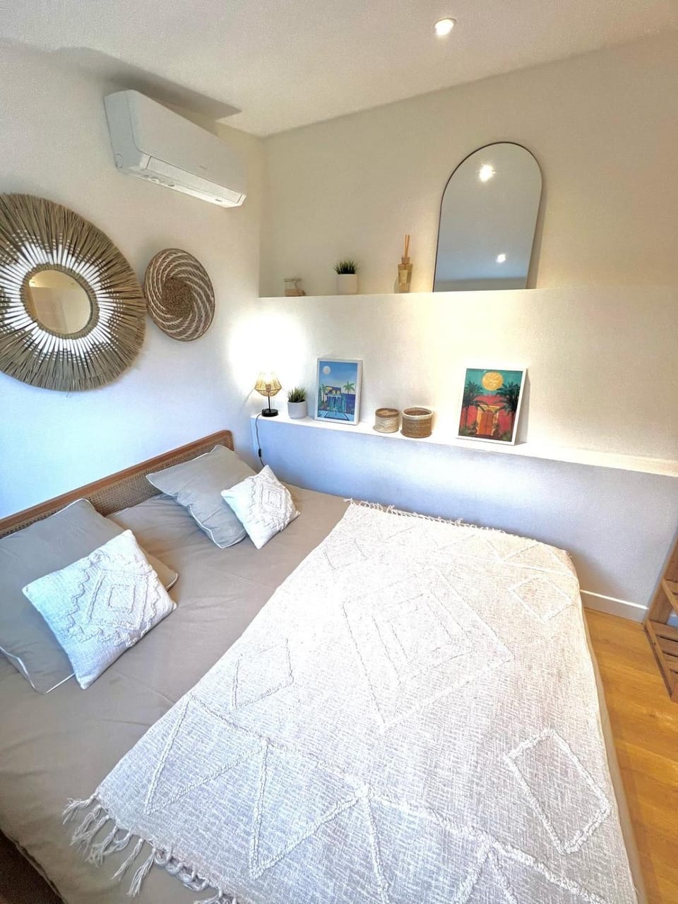Bed, Bedroom, air conditioner