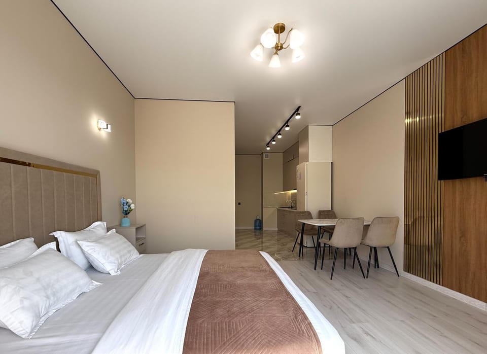 Bed, TV and multimedia, Living room, Photo of the whole room, Seating area, Bedroom, wardrobe