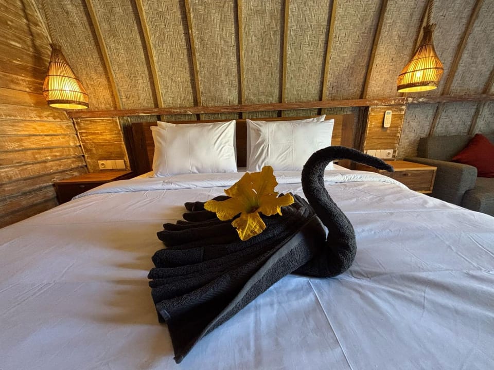 Bed, Bedroom, towels