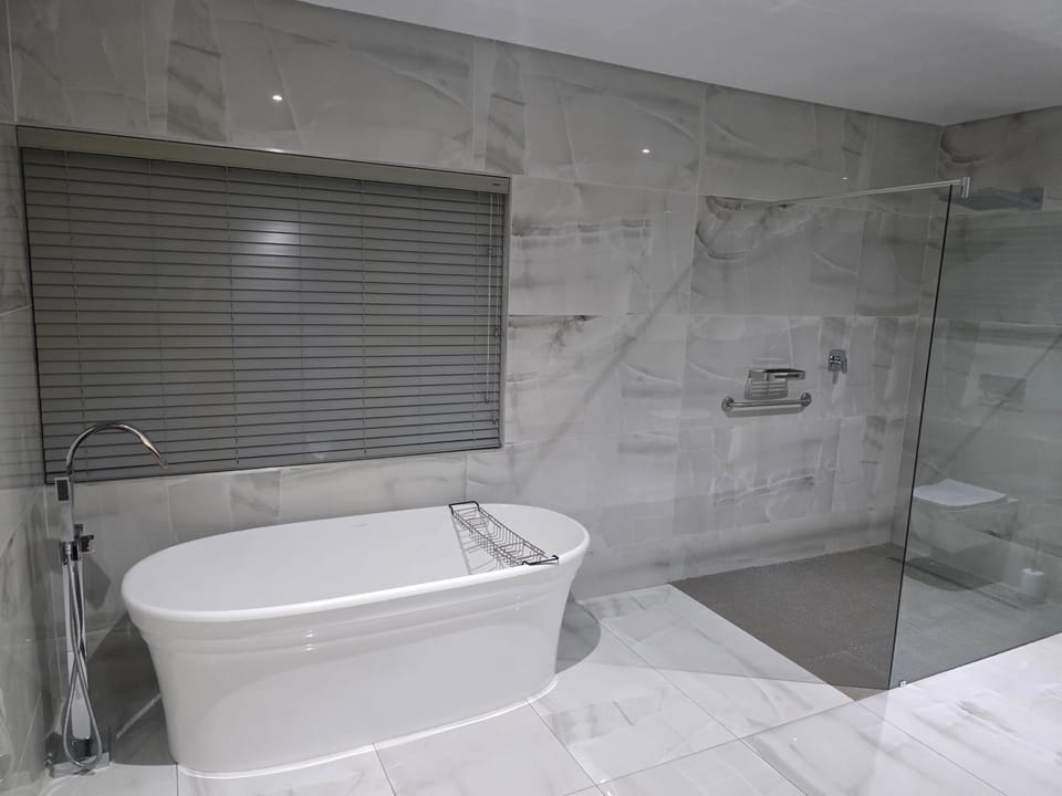 Shower, Toilet, Bathroom, Bath