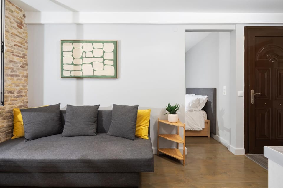 Bed, Living room, Photo of the whole room, Seating area