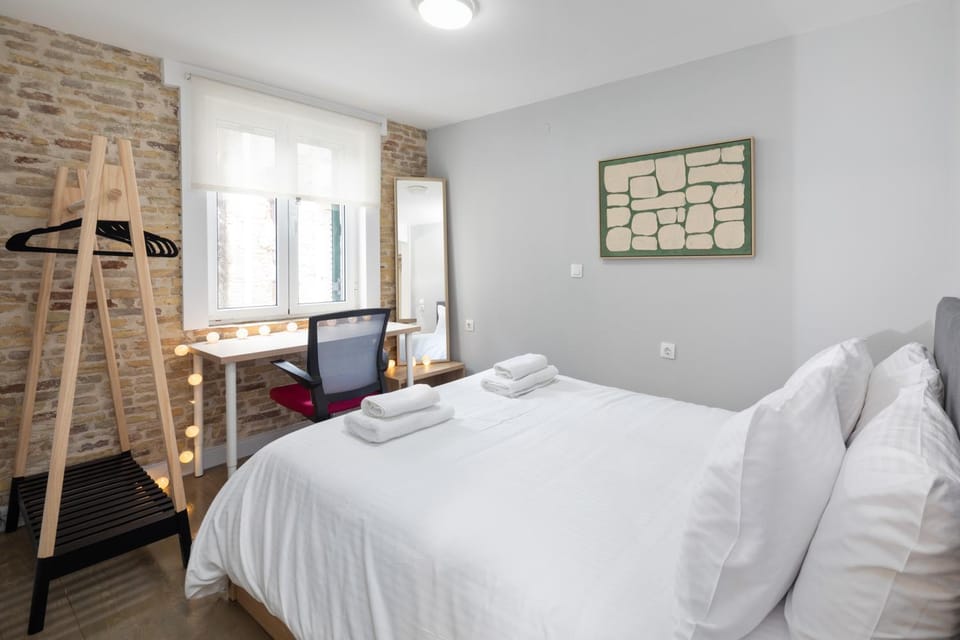 Bed, Photo of the whole room, Bedroom, flat iron, internet, internet, towels, wardrobe