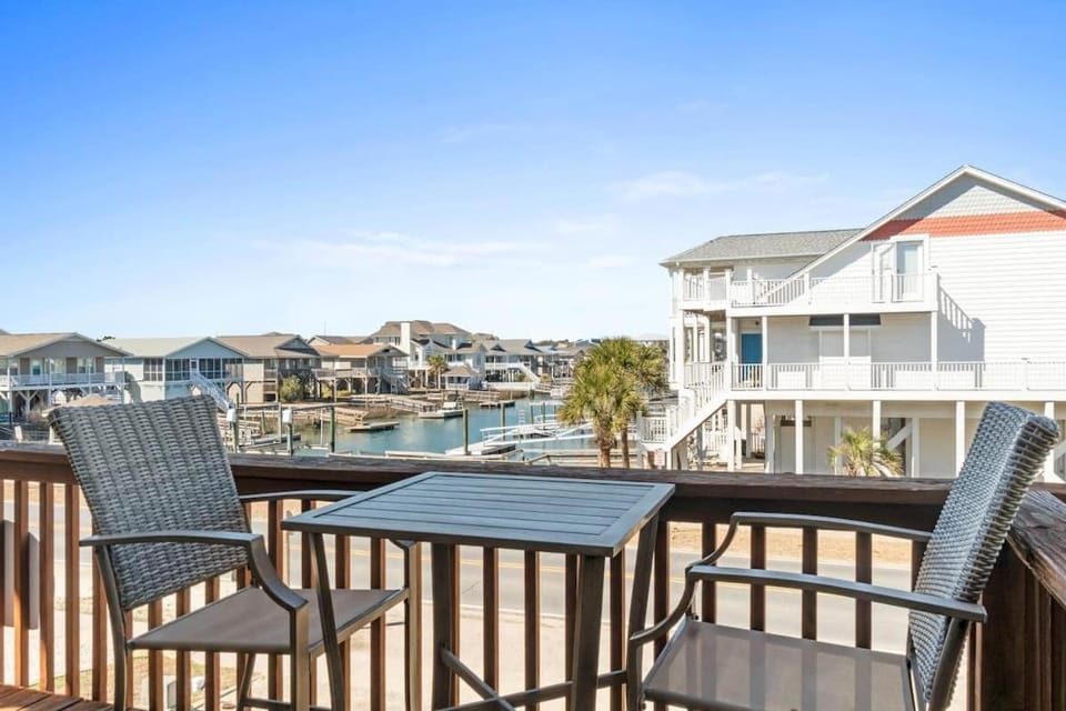 Lazy Lea 3 a spacious 5 bedroom home perfect for up to 13 guests House in Ocean Isle Beach