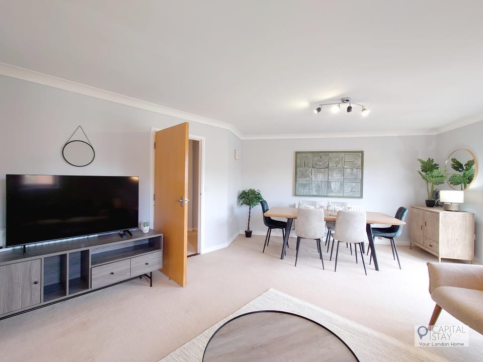 Fully Serviced Two Bed Apartment in Poplar Apartment in London