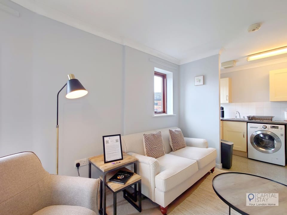 Fully Serviced Two Bed Apartment in Poplar Apartment in London