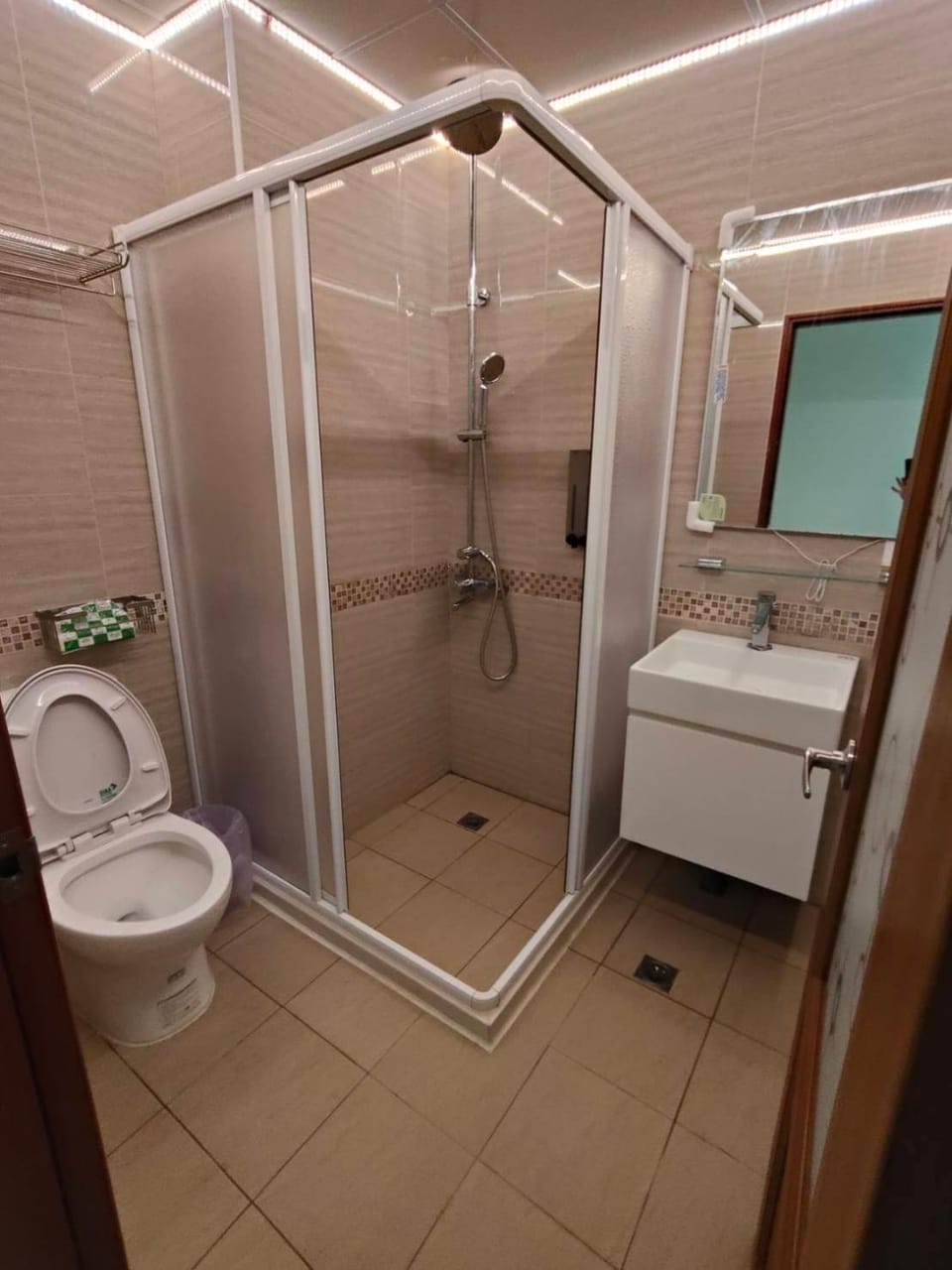 Shower, Toilet, Bathroom