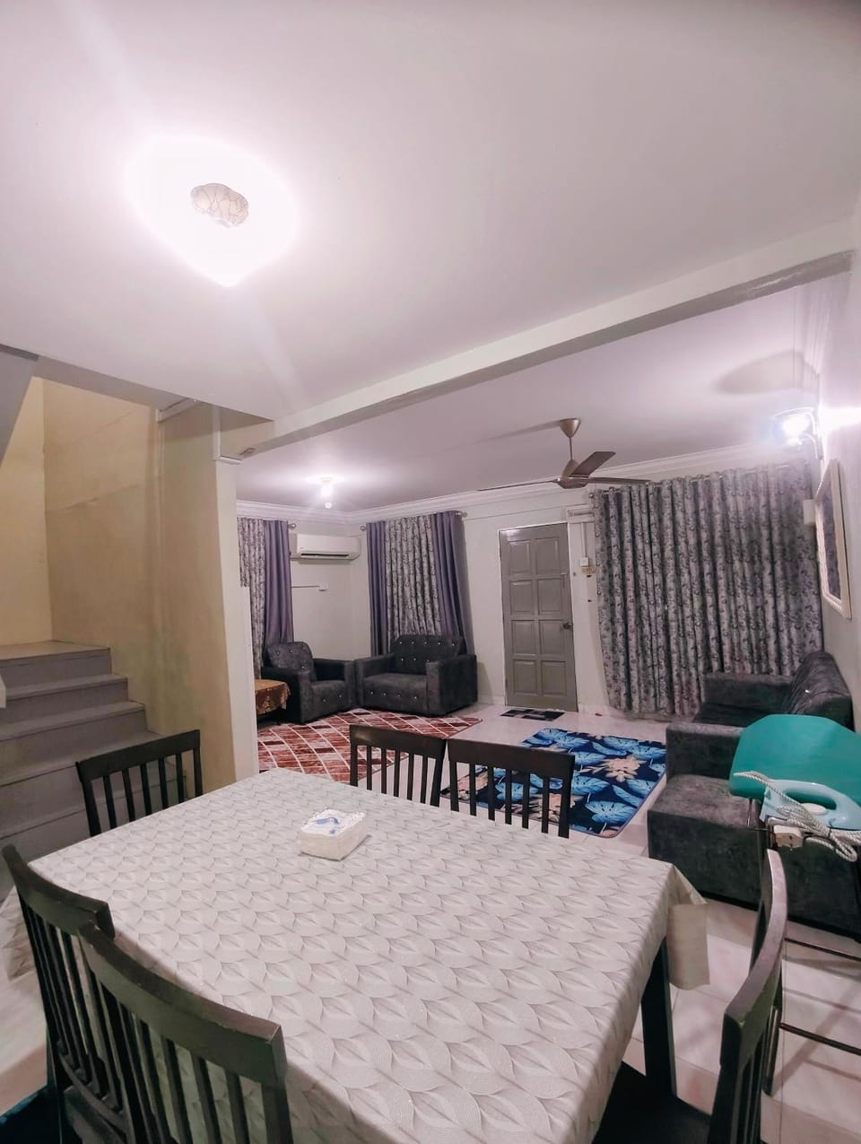 Seating area, Dining area