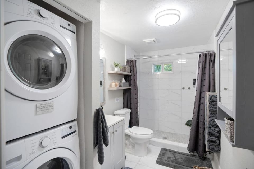 Shower, Toilet, Bathroom, Bath, towels, washing machine, dryer