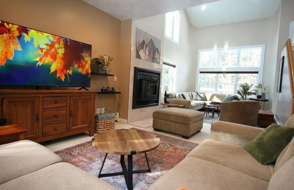 Spacious Private Home in White Mountains-Loon-Owl House in Campton