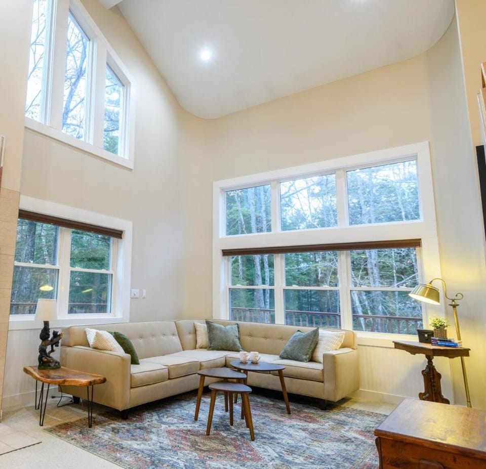 Spacious Private Home in White Mountains-Loon-Owl House in Campton