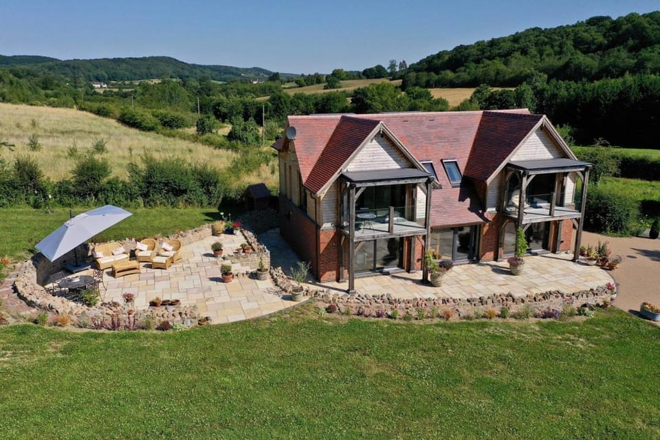 Property building, Spring, Day, Natural landscape, Garden, Balcony/Terrace, Garden view