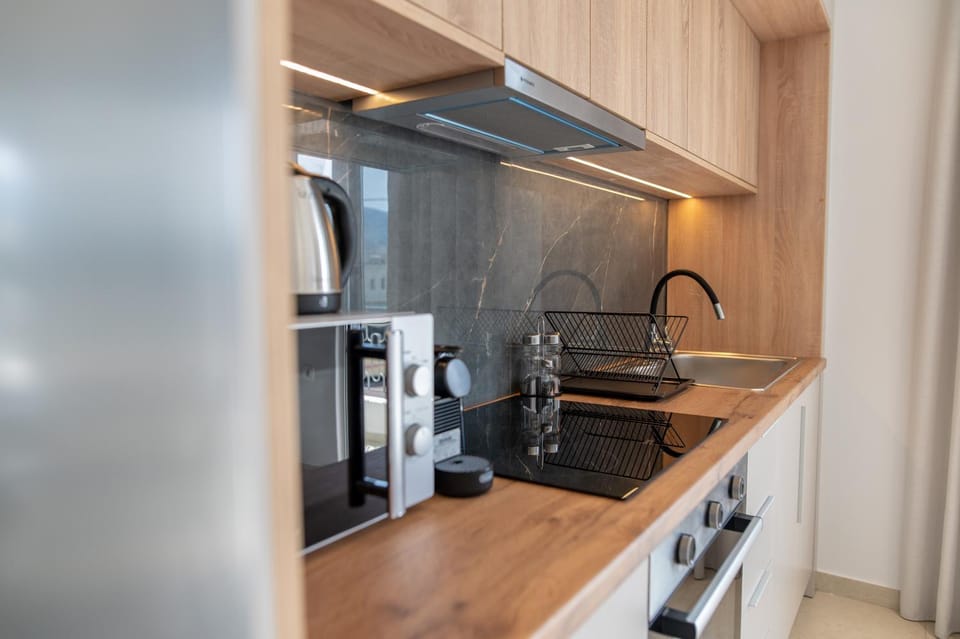 Coffee/tea facilities, stove