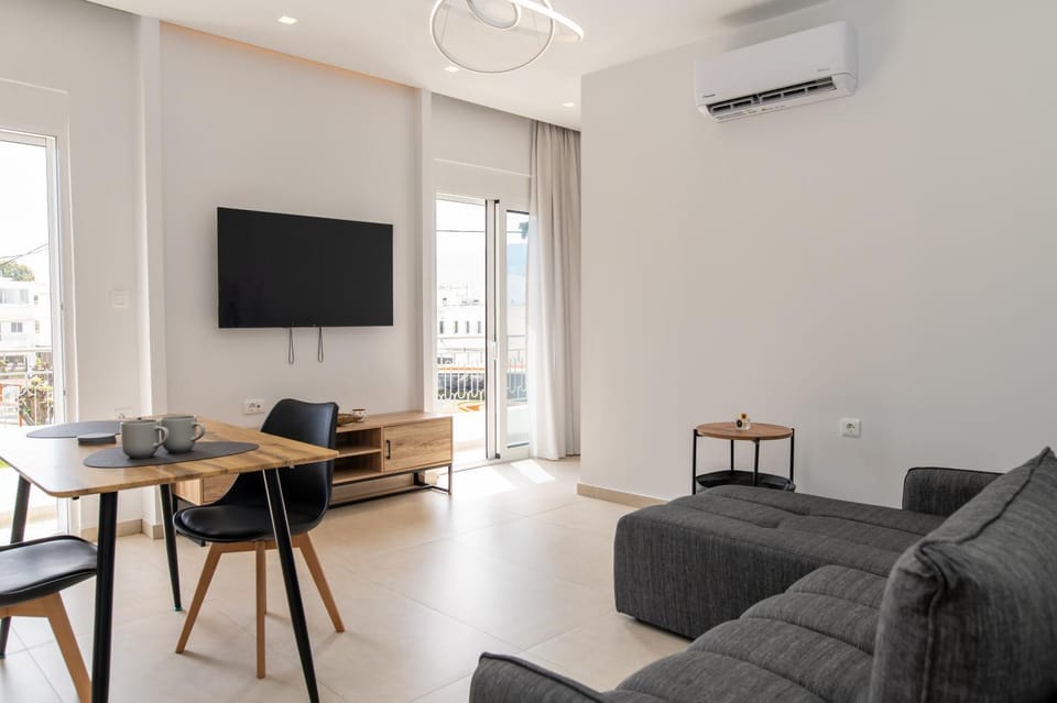 TV and multimedia, Living room, Seating area, Dining area, air conditioner