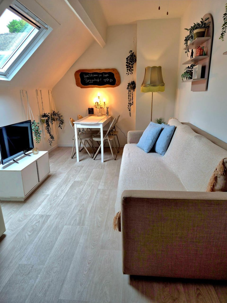 TV and multimedia, Living room, Seating area