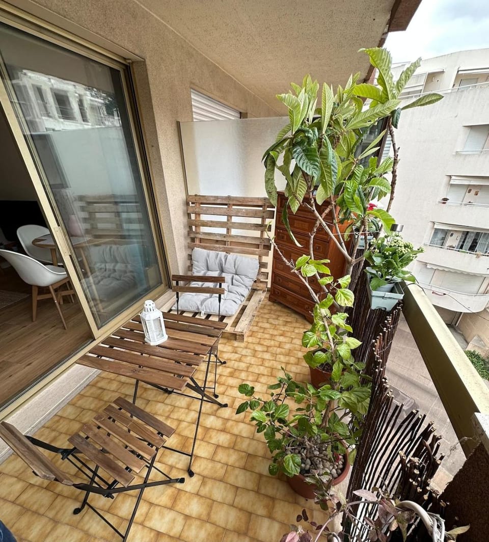 Bohemian studio in Menton close to sea with parking Apartment in Menton